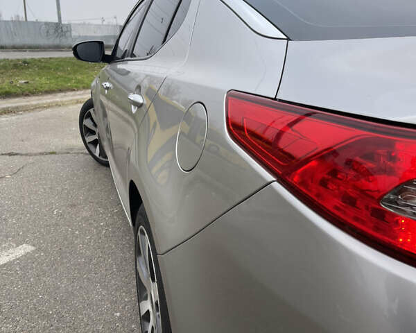 Серый Киа Оптима, объемом двигателя 2 л и пробегом 245 тыс. км за 10500 $, фото 25 на Automoto.ua