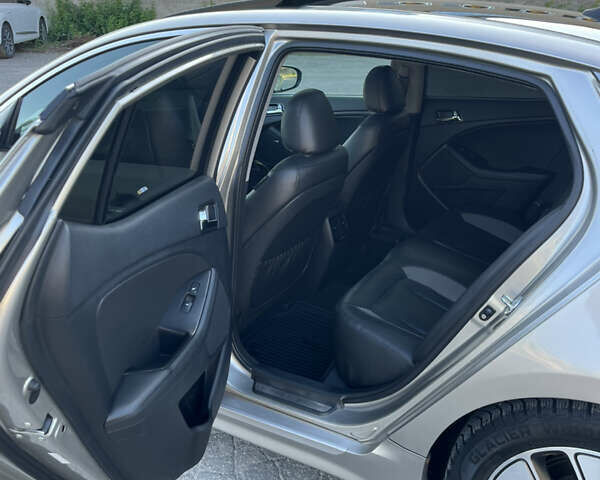 Серый Киа Оптима, объемом двигателя 2.36 л и пробегом 154 тыс. км за 10000 $, фото 10 на Automoto.ua