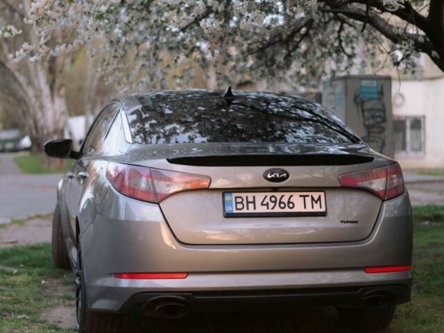 Серый Киа Оптима, объемом двигателя 2 л и пробегом 238 тыс. км за 9000 $, фото 3 на Automoto.ua