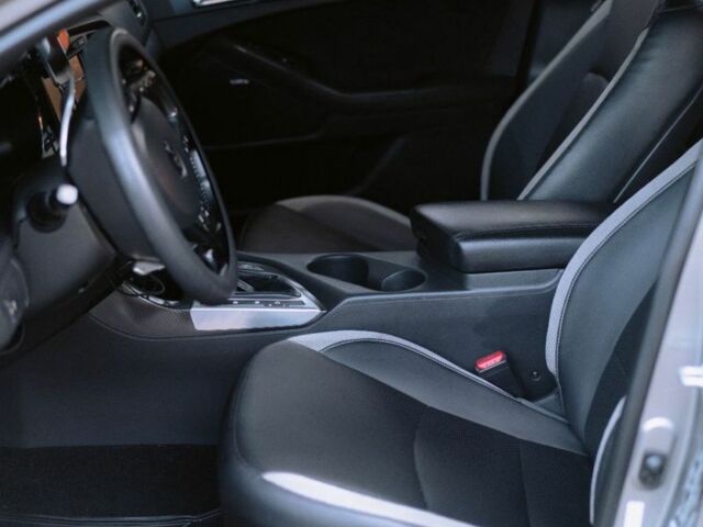 Серый Киа Оптима, объемом двигателя 2 л и пробегом 238 тыс. км за 9000 $, фото 7 на Automoto.ua