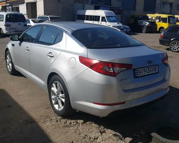 Серый Киа Оптима, объемом двигателя 2 л и пробегом 300 тыс. км за 9300 $, фото 5 на Automoto.ua