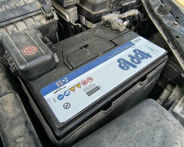 Сірий Кіа Оптіма, об'ємом двигуна 2 л та пробігом 175 тис. км за 9999 $, фото 9 на Automoto.ua