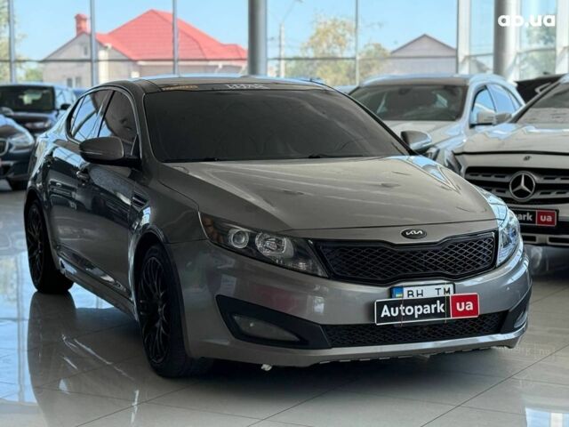 Серый Киа Оптима, объемом двигателя 2 л и пробегом 238 тыс. км за 10440 $, фото 2 на Automoto.ua
