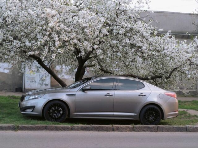 Серый Киа Оптима, объемом двигателя 2 л и пробегом 238 тыс. км за 9000 $, фото 1 на Automoto.ua