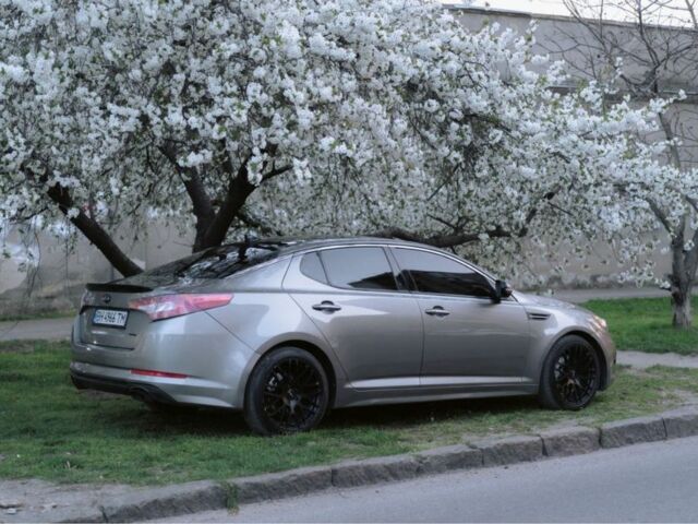 Серый Киа Оптима, объемом двигателя 2 л и пробегом 238 тыс. км за 9000 $, фото 2 на Automoto.ua