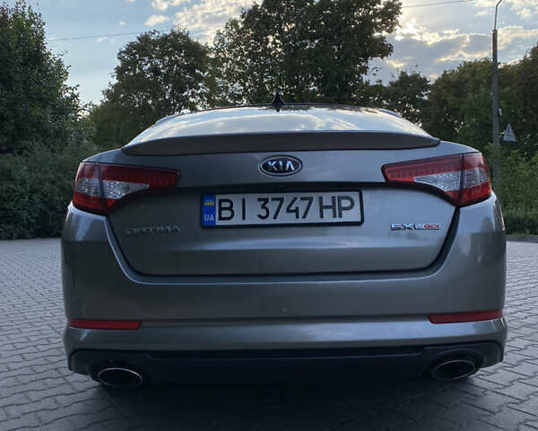 Серый Киа Оптима, объемом двигателя 2 л и пробегом 265 тыс. км за 10400 $, фото 6 на Automoto.ua