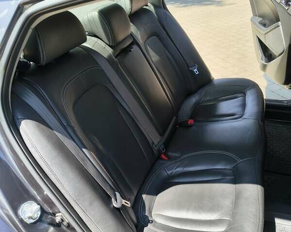 Сірий Кіа Оптіма, об'ємом двигуна 2 л та пробігом 175 тис. км за 9999 $, фото 34 на Automoto.ua