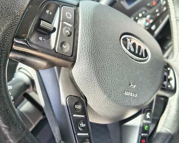Сірий Кіа Оптіма, об'ємом двигуна 2 л та пробігом 175 тис. км за 9999 $, фото 29 на Automoto.ua