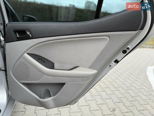 Серый Киа Оптима, объемом двигателя 2.36 л и пробегом 196 тыс. км за 7500 $, фото 22 на Automoto.ua