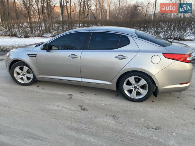 Сірий Кіа Оптіма, об'ємом двигуна 2 л та пробігом 212 тис. км за 8000 $, фото 5 на Automoto.ua