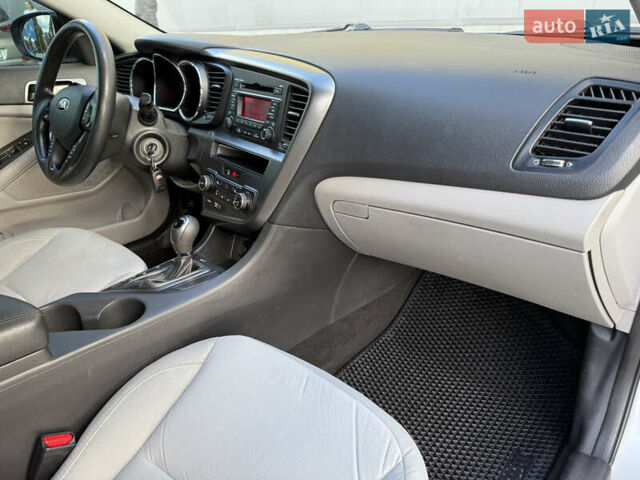 Сірий Кіа Оптіма, об'ємом двигуна 2.36 л та пробігом 196 тис. км за 7500 $, фото 20 на Automoto.ua