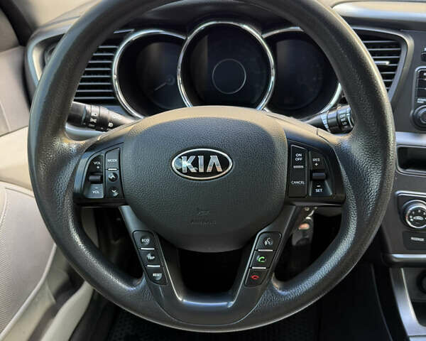 Сірий Кіа Оптіма, об'ємом двигуна 2.36 л та пробігом 196 тис. км за 7500 $, фото 17 на Automoto.ua