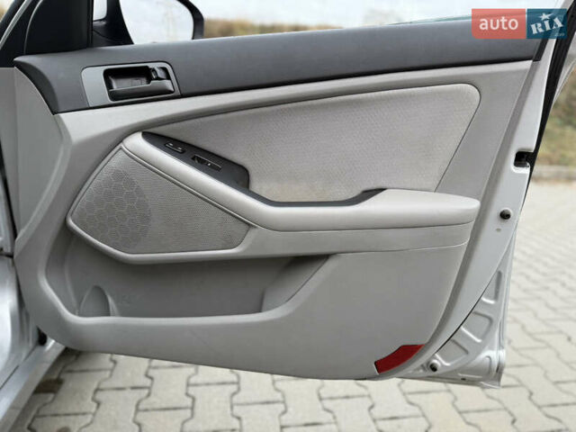 Серый Киа Оптима, объемом двигателя 2.36 л и пробегом 196 тыс. км за 7300 $, фото 21 на Automoto.ua