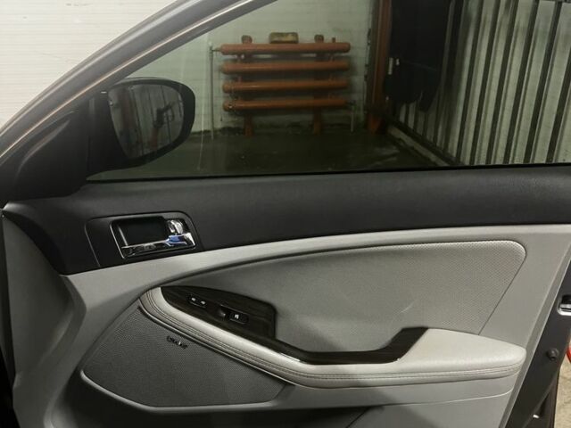 Серый Киа Оптима, объемом двигателя 2.4 л и пробегом 151 тыс. км за 9000 $, фото 4 на Automoto.ua