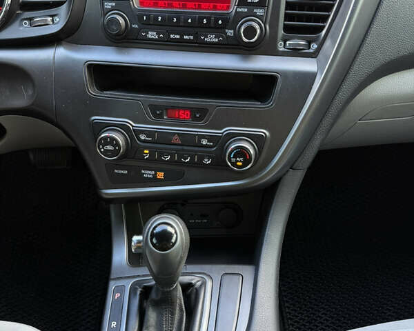 Сірий Кіа Оптіма, об'ємом двигуна 2.36 л та пробігом 196 тис. км за 7500 $, фото 19 на Automoto.ua