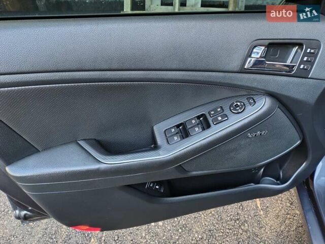Сірий Кіа Оптіма, об'ємом двигуна 2 л та пробігом 200 тис. км за 10999 $, фото 16 на Automoto.ua