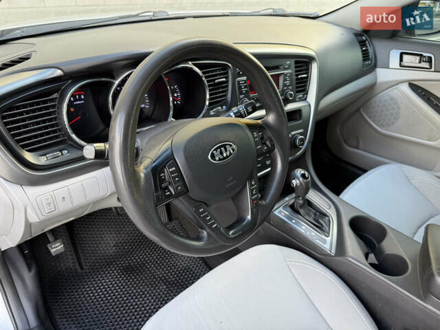 Сірий Кіа Оптіма, об'ємом двигуна 2.36 л та пробігом 196 тис. км за 7500 $, фото 15 на Automoto.ua