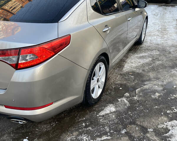 Сірий Кіа Оптіма, об'ємом двигуна 2 л та пробігом 212 тис. км за 8000 $, фото 9 на Automoto.ua