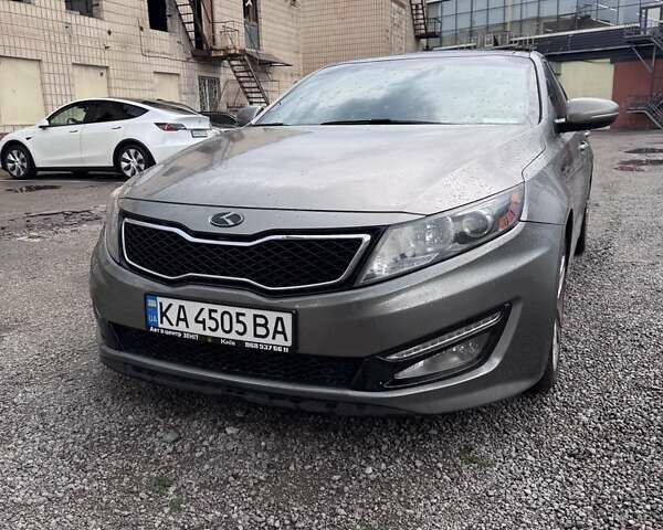 Сірий Кіа Оптіма, об'ємом двигуна 2 л та пробігом 208 тис. км за 9500 $, фото 3 на Automoto.ua