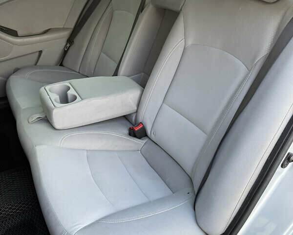 Сірий Кіа Оптіма, об'ємом двигуна 2.36 л та пробігом 196 тис. км за 7500 $, фото 26 на Automoto.ua