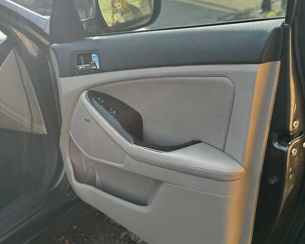 Сірий Кіа Оптіма, об'ємом двигуна 2.36 л та пробігом 218 тис. км за 9200 $, фото 19 на Automoto.ua