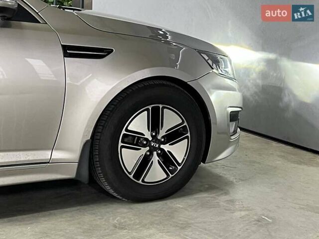Сірий Кіа Оптіма, об'ємом двигуна 0 л та пробігом 240 тис. км за 11000 $, фото 6 на Automoto.ua