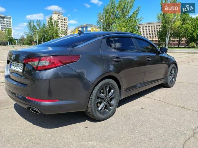 Сірий Кіа Оптіма, об'ємом двигуна 2 л та пробігом 200 тис. км за 10999 $, фото 1 на Automoto.ua
