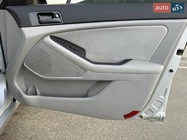 Сірий Кіа Оптіма, об'ємом двигуна 2.36 л та пробігом 196 тис. км за 7500 $, фото 23 на Automoto.ua