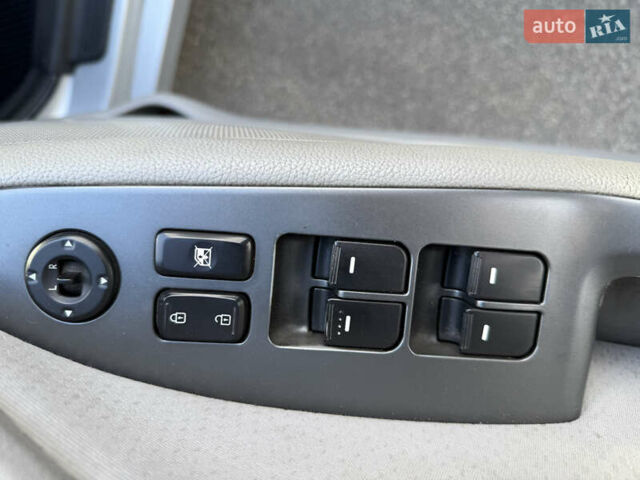 Сірий Кіа Оптіма, об'ємом двигуна 2.36 л та пробігом 196 тис. км за 7500 $, фото 13 на Automoto.ua