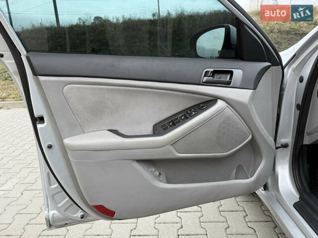 Серый Киа Оптима, объемом двигателя 2.36 л и пробегом 196 тыс. км за 7300 $, фото 12 на Automoto.ua