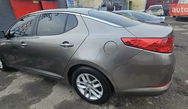 Серый Киа Оптима, объемом двигателя 2.36 л и пробегом 191 тыс. км за 7900 $, фото 14 на Automoto.ua