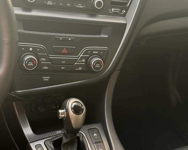 Сірий Кіа Оптіма, об'ємом двигуна 2 л та пробігом 277 тис. км за 9948 $, фото 6 на Automoto.ua