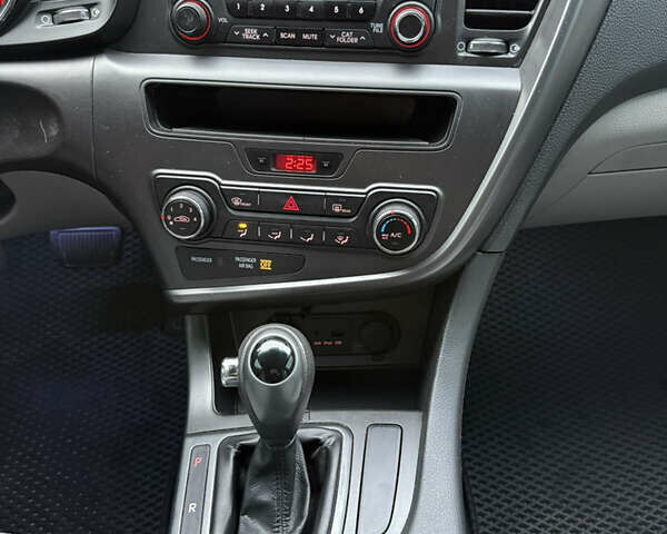 Серый Киа Оптима, объемом двигателя 2.36 л и пробегом 196 тыс. км за 7300 $, фото 18 на Automoto.ua