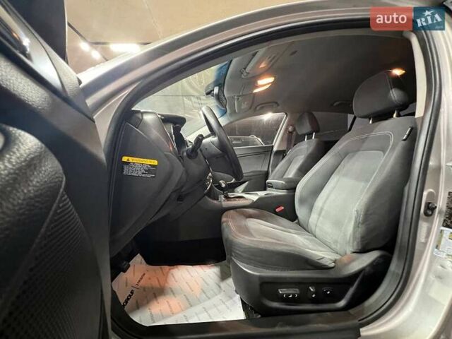 Сірий Кіа Оптіма, об'ємом двигуна 0 л та пробігом 240 тис. км за 11000 $, фото 26 на Automoto.ua