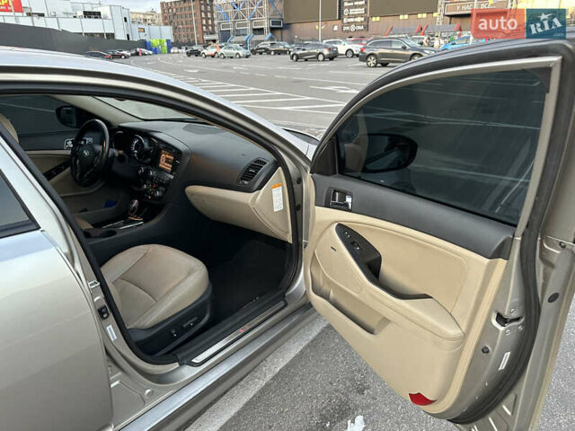 Серый Киа Оптима, объемом двигателя 2.36 л и пробегом 179 тыс. км за 10000 $, фото 12 на Automoto.ua