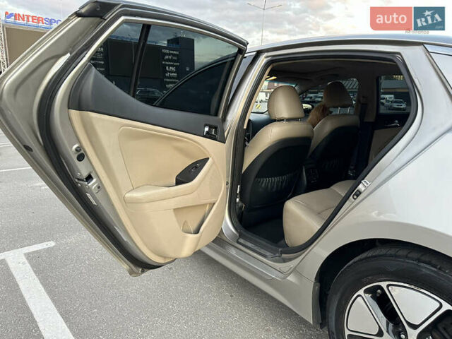 Серый Киа Оптима, объемом двигателя 2.36 л и пробегом 179 тыс. км за 10000 $, фото 10 на Automoto.ua