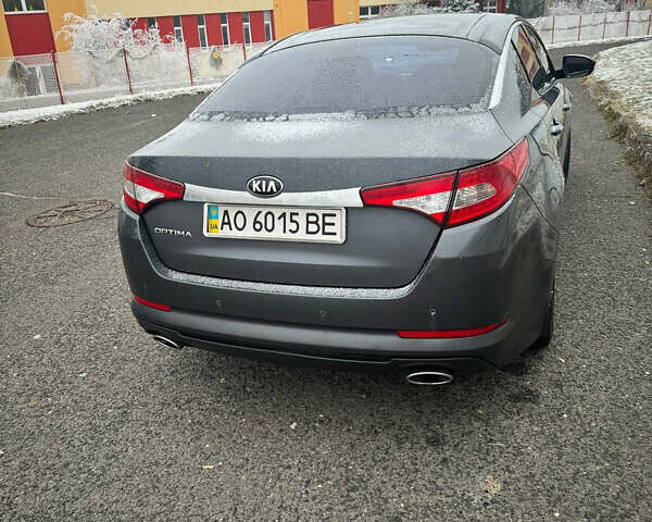 Серый Киа Оптима, объемом двигателя 2.36 л и пробегом 260 тыс. км за 9500 $, фото 4 на Automoto.ua