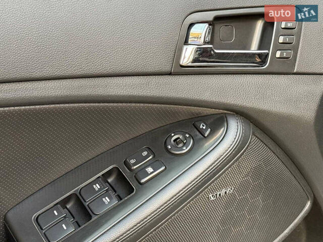 Серый Киа Оптима, объемом двигателя 2.4 л и пробегом 293 тыс. км за 10990 $, фото 8 на Automoto.ua