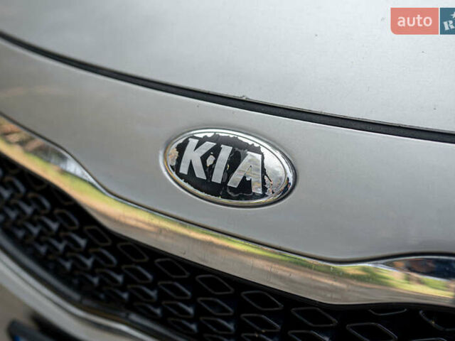 Серый Киа Оптима, объемом двигателя 2.4 л и пробегом 200 тыс. км за 9000 $, фото 16 на Automoto.ua