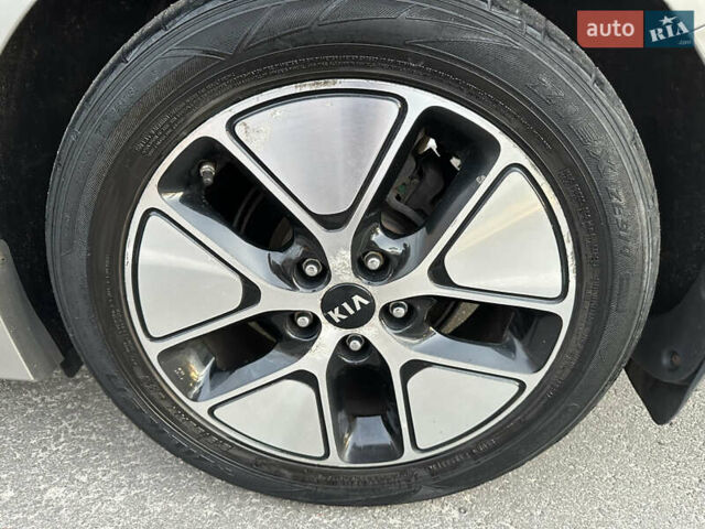 Серый Киа Оптима, объемом двигателя 2.36 л и пробегом 179 тыс. км за 10000 $, фото 27 на Automoto.ua