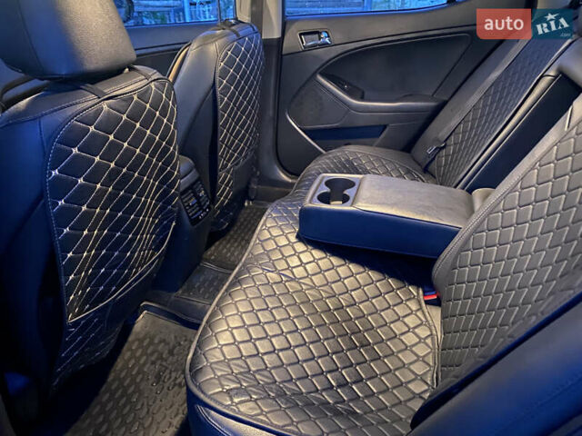 Серый Киа Оптима, объемом двигателя 2 л и пробегом 250 тыс. км за 10500 $, фото 3 на Automoto.ua