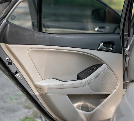 Серый Киа Оптима, объемом двигателя 2.4 л и пробегом 200 тыс. км за 9000 $, фото 36 на Automoto.ua