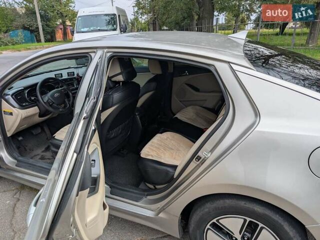 Сірий Кіа Оптіма, об'ємом двигуна 2.4 л та пробігом 285 тис. км за 10500 $, фото 5 на Automoto.ua