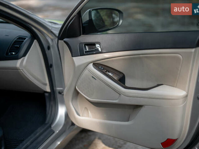 Серый Киа Оптима, объемом двигателя 2.4 л и пробегом 200 тыс. км за 9000 $, фото 48 на Automoto.ua