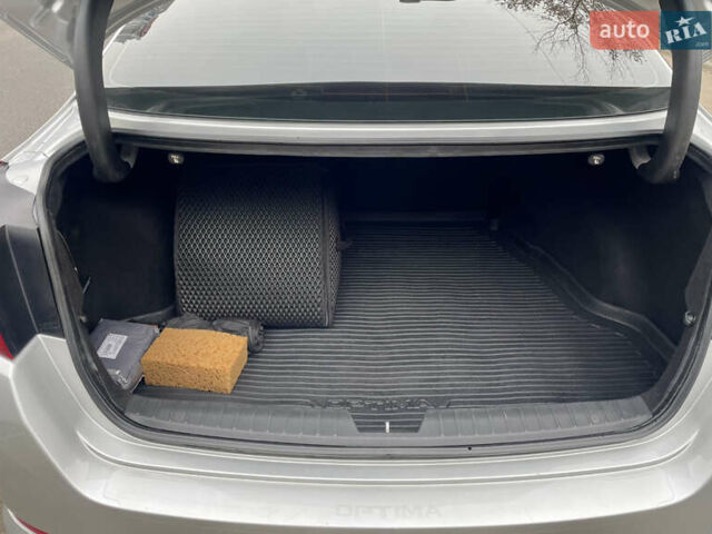 Сірий Кіа Оптіма, об'ємом двигуна 2.36 л та пробігом 275 тис. км за 9500 $, фото 9 на Automoto.ua