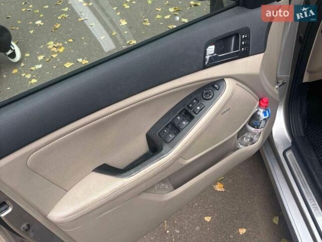Сірий Кіа Оптіма, об'ємом двигуна 2.36 л та пробігом 244 тис. км за 9700 $, фото 11 на Automoto.ua