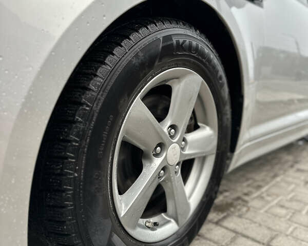 Серый Киа Оптима, объемом двигателя 0 л и пробегом 160 тыс. км за 9500 $, фото 5 на Automoto.ua