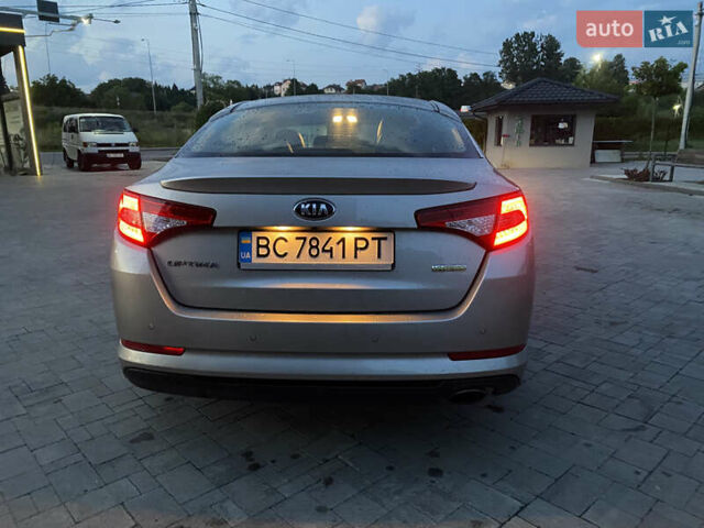 Серый Киа Оптима, объемом двигателя 2 л и пробегом 250 тыс. км за 10500 $, фото 2 на Automoto.ua