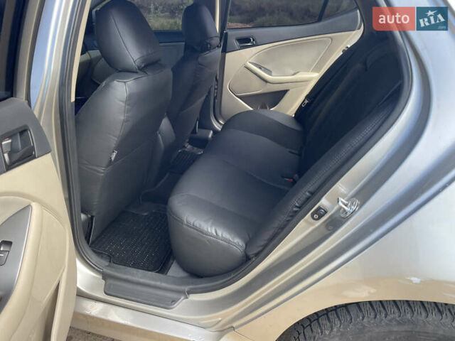 Сірий Кіа Оптіма, об'ємом двигуна 2.4 л та пробігом 220 тис. км за 6500 $, фото 13 на Automoto.ua