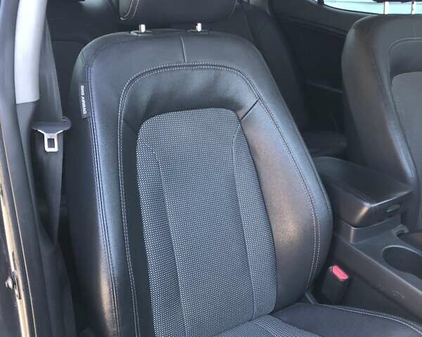 Серый Киа Оптима, объемом двигателя 2 л и пробегом 137 тыс. км за 9900 $, фото 17 на Automoto.ua
